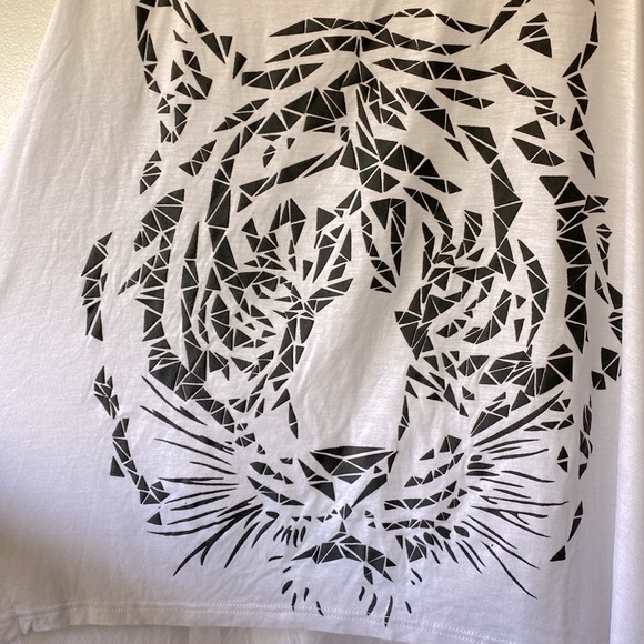 🌟3 for 20🌟 NWOT Tiger Tank Top - Picture 2 of 3